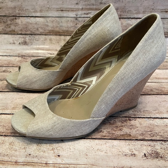 Womens Fergalicious Heels Sandal Sz 7 Canvas Khaki - Picture 4 of 6